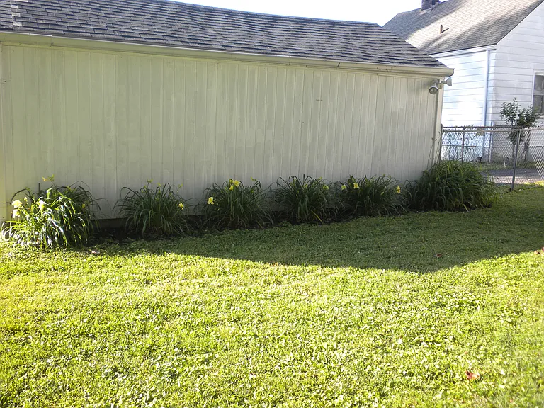 2590 E Burnett Ave — Photo 22