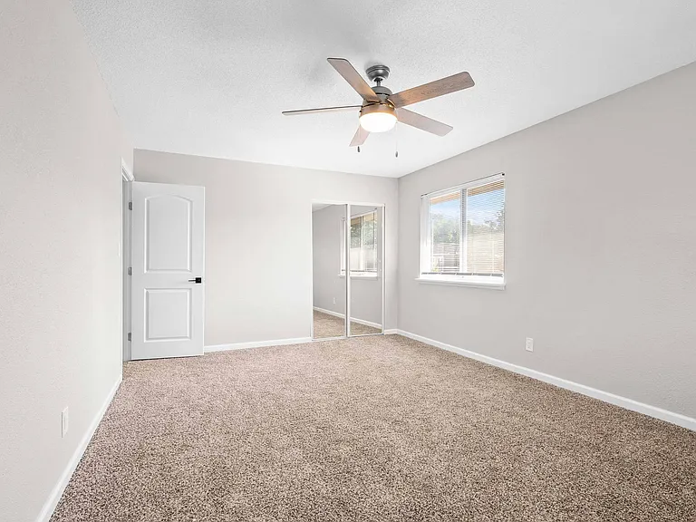 Stoneside Apartments — Photo 22