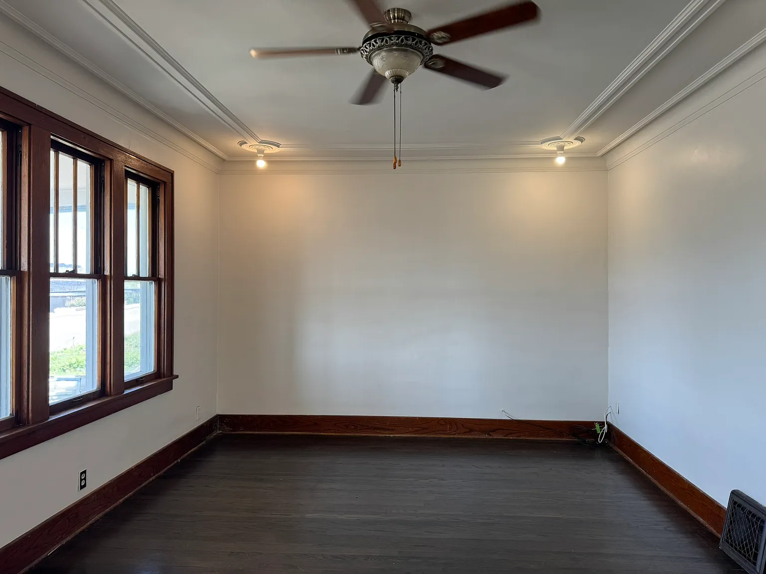 3 bed, 1.5 bath, 1100 sqft, $1,700 — Photo 2