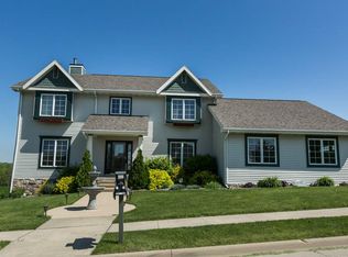 591 Sapphire Cir, Dubuque, IA 52001