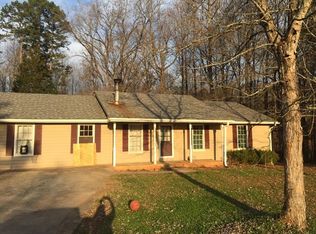 1123 Shady Ln, Toccoa, GA 30577