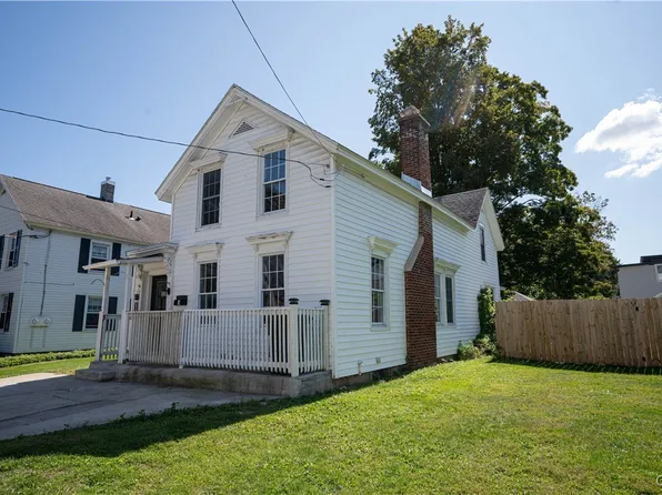 5 Park St, New Hartford, NY 13413