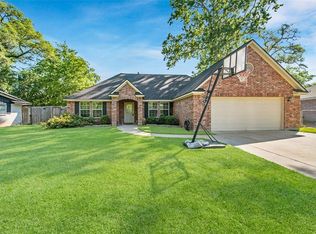 125 Cardinal St, Lake Jackson, TX 77566