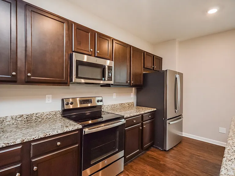 612 Moorings Ave — Photo 8
