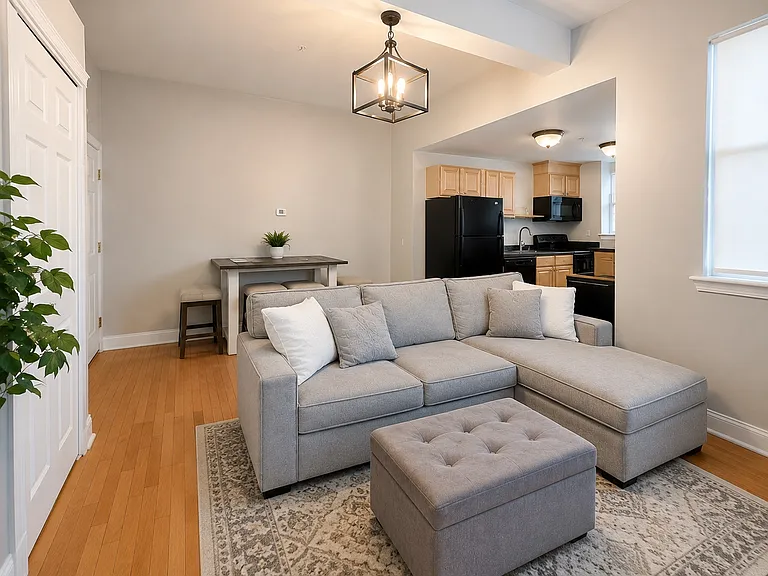 13 Pomeworth St #1R — Photo 3