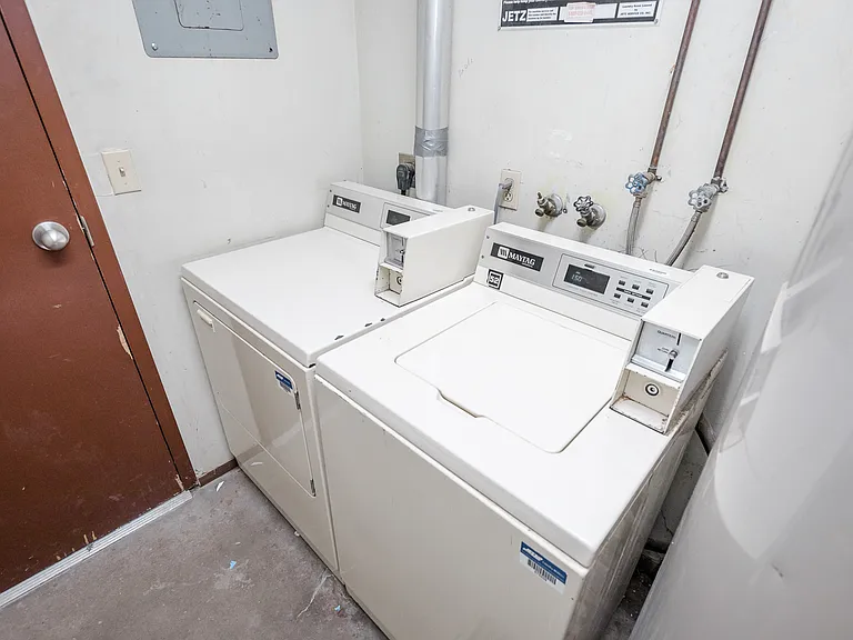 2427 J St #2 — Photo 21