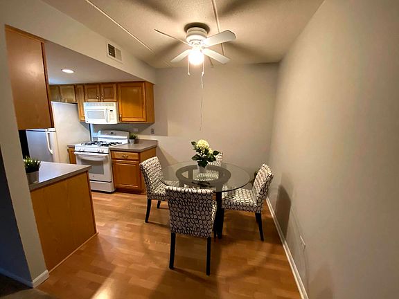 2nd image of 512 Redondo Dr APT 412