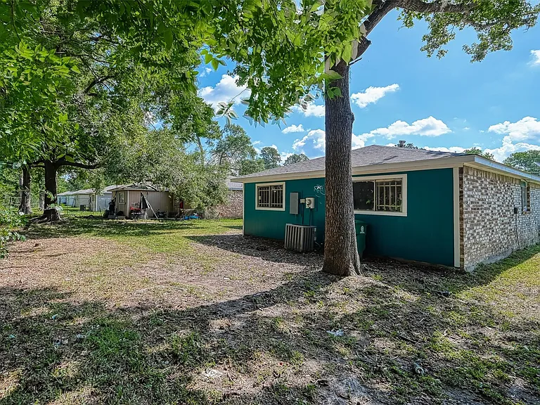 8623 Valley Forest Dr — Photo 32