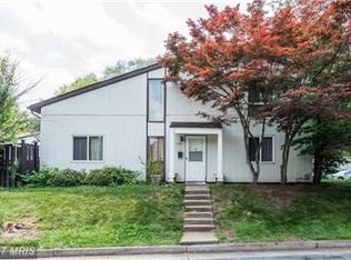 100 Hayloft Ct, Sterling, VA 20164