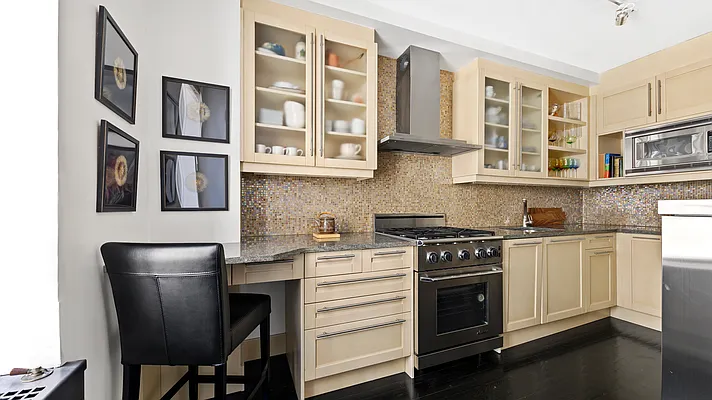 Rented by Douglas Elliman | media 14