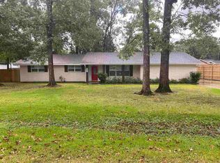 131 Wood Manor Ln, Sour Lake, TX 77659