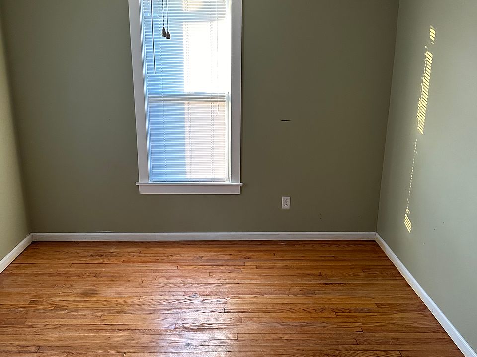 2nd image of 1208 3rd Ave #B