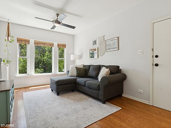 2nd image of 1226 W Sunnyside Ave #1E