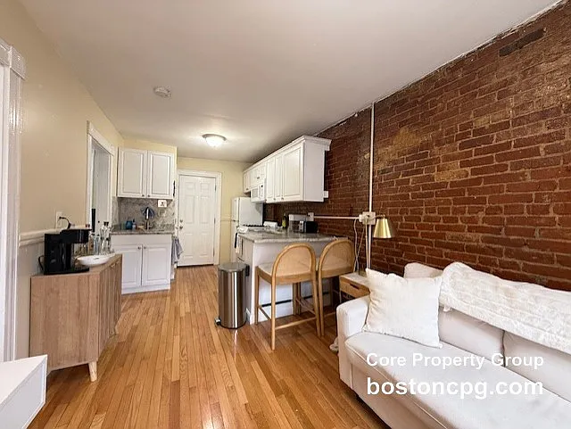 60 N Margin St #8 — Photo 3