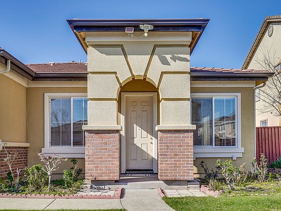 5th image of 1141 Platinum St