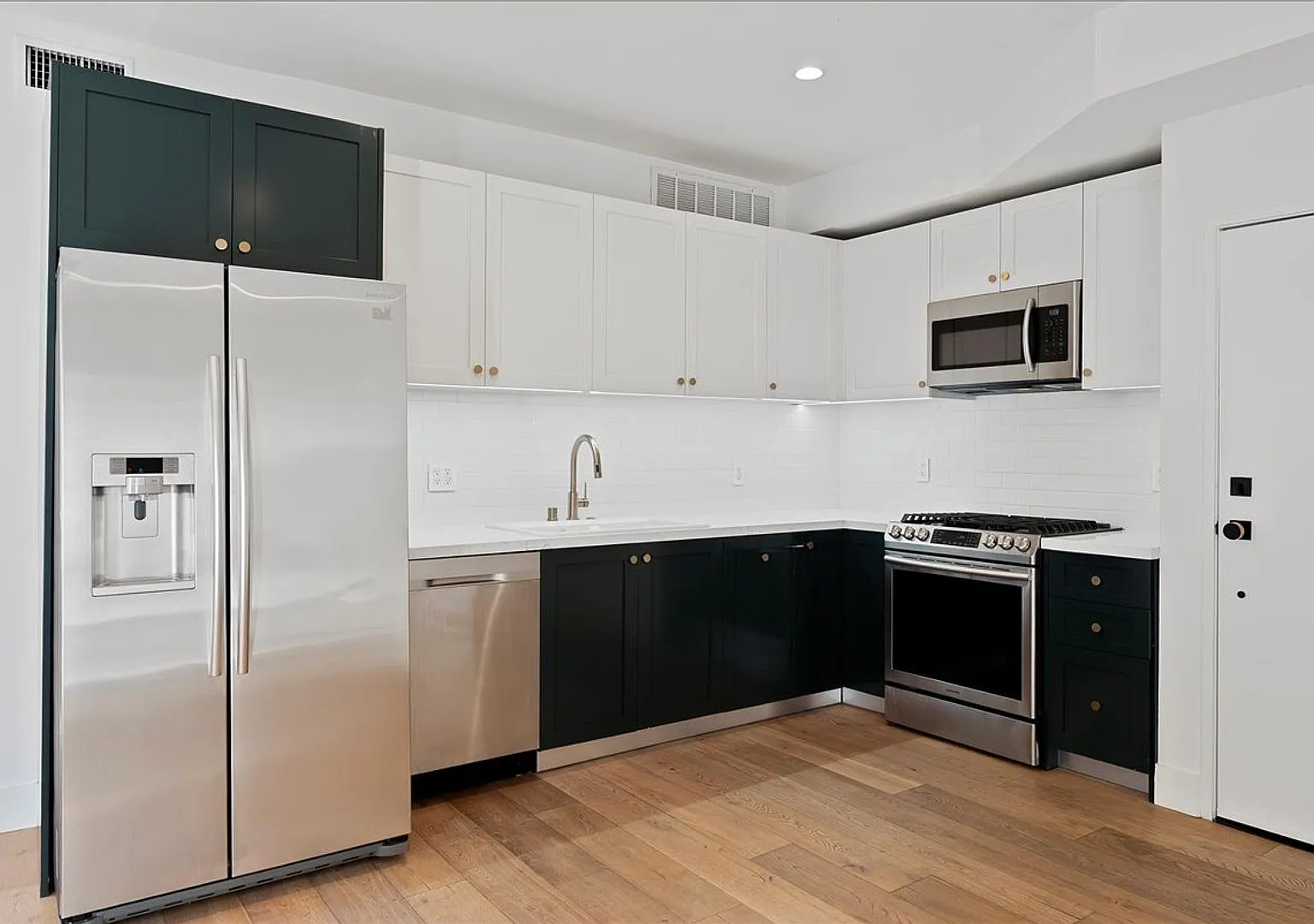 Beautiful Two Bedroom Apartment | West Hollywood | Beverly Hills — Photo 3