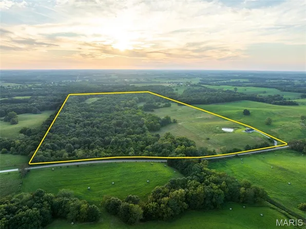 26301 Maple Dr, Bucklin, MO 64631