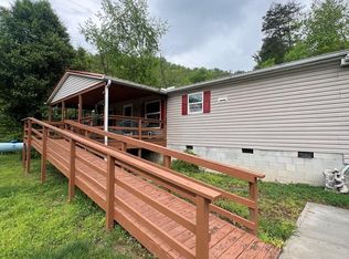 6262 State Route 302, Van Lear, KY 41265