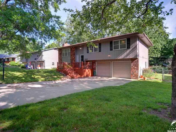 2920 Chisholm Dr, Lawrence, KS 66047