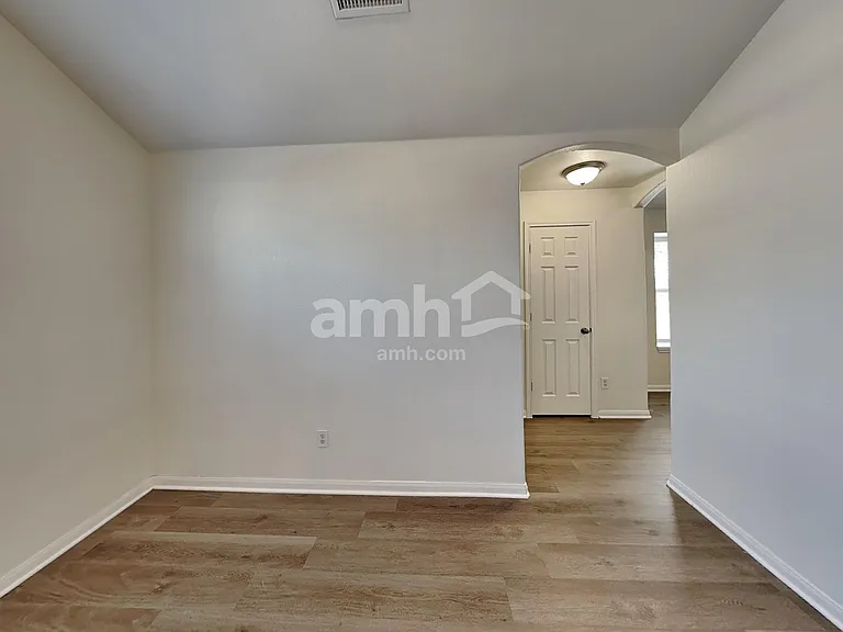1701 Amberwood Loop — Photo 7