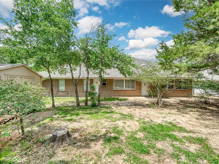 1402 Riverstone Ct — Photo 36