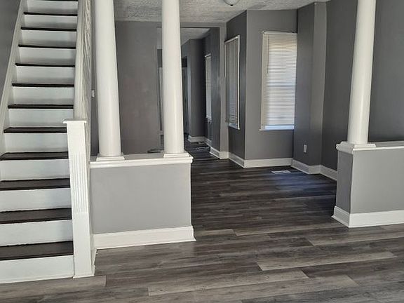 3rd image of 114 N Yewdall St