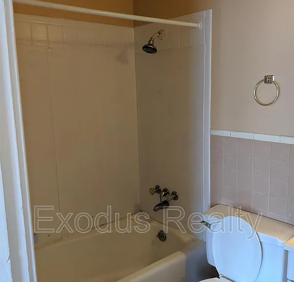 105 Gordon St #5 — Photo 11