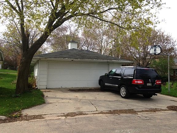 3rd image of 403 S Janesville St