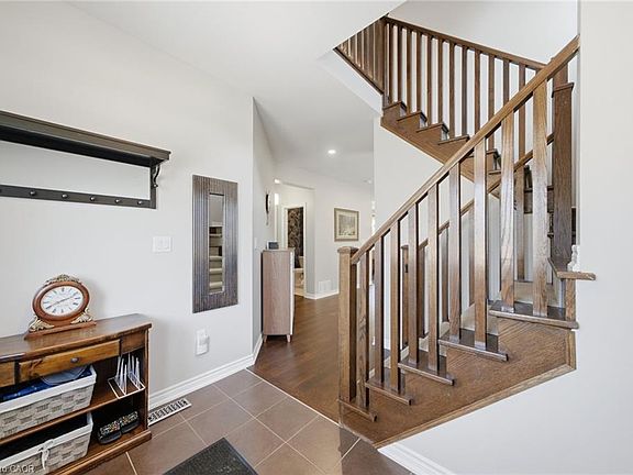 4th image of 401 Valridge Dr