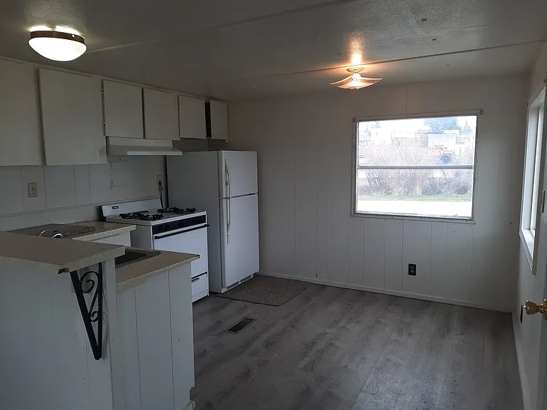 201 Hobson Ave #6 — Photo 4