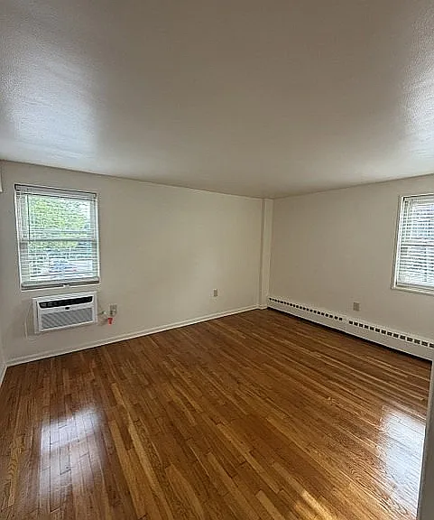 35 1F Bedroom Pic 1