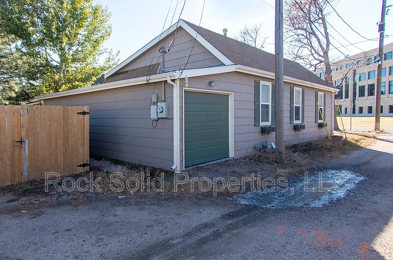 2 bed, 1.0 bath, 1446 sqft, $1,495 — Photo 3