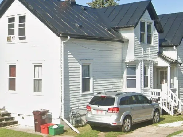 913 S 19th St #A, Manitowoc, WI 54220