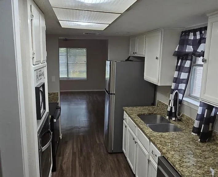 1419 Twining Oaks Ln — Photo 11
