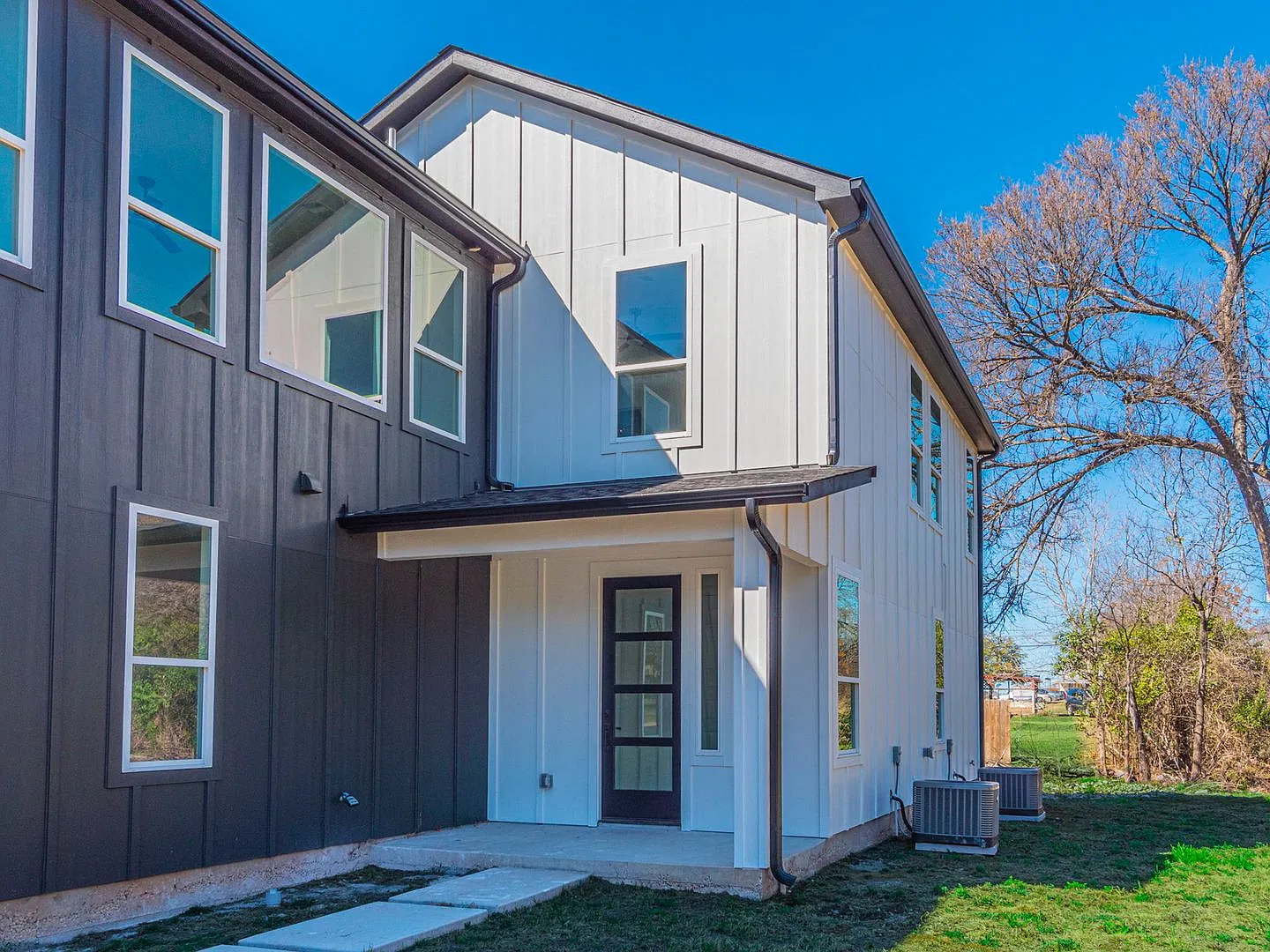 1010 E Marble Street — Photo 3