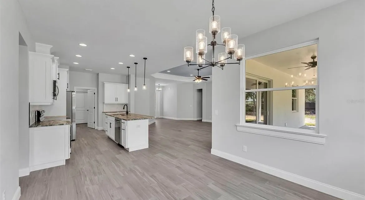 4 bed, 1975 sqft, $2,350 — Photo 2