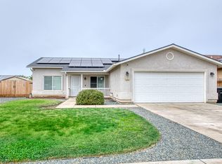 234 E Riverbend Ct, Visalia, CA 93291