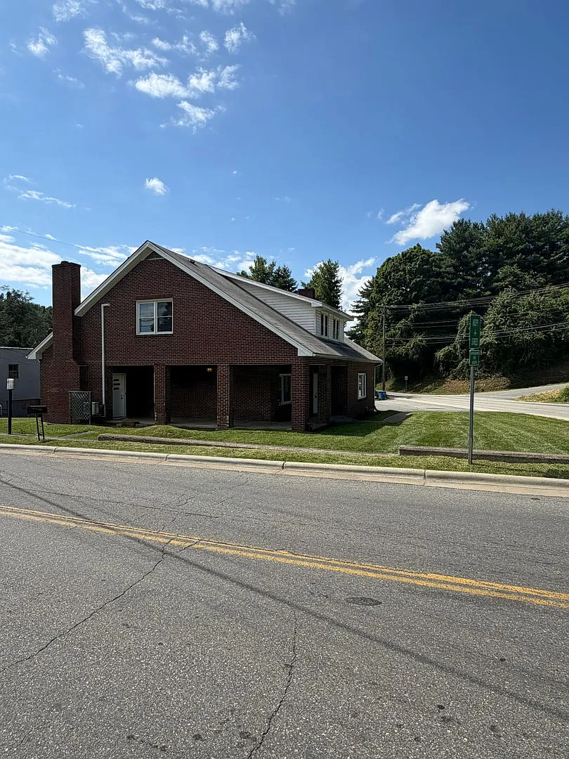 196 Perkinsville Drive — Photo 3