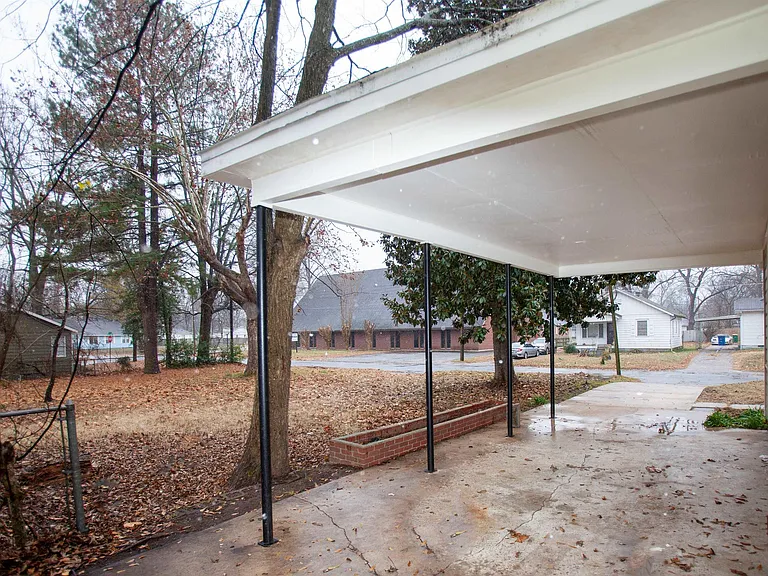 4701 Atkins St — Photo 2