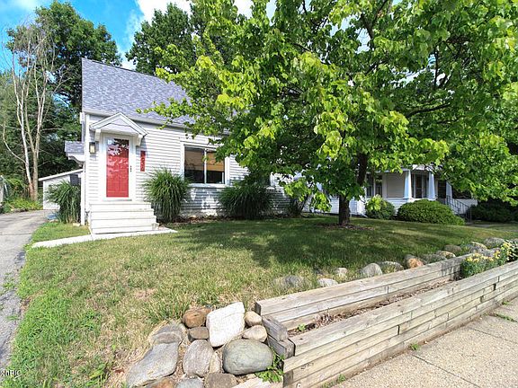 2nd image of 3636 Oakland Dr
