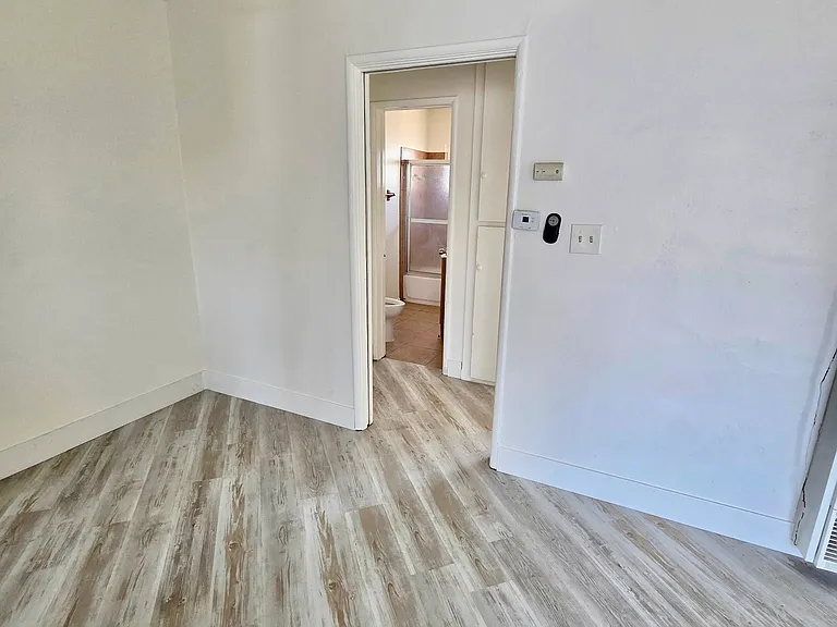 734 N Inglewood Ave — Photo 3