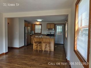 31 Iowa St, Worcester, MA 01602