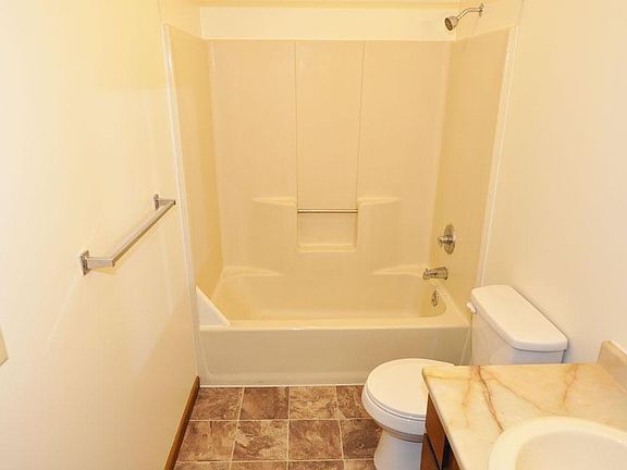 3rd image of 140 12th St NE #A