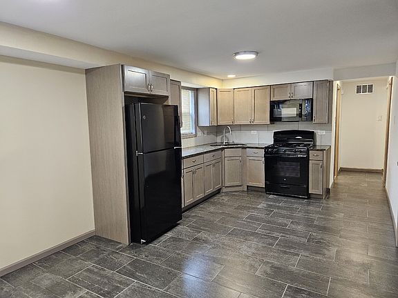 Appliances Included
Granite Counter Top
Kitchen is well-lit