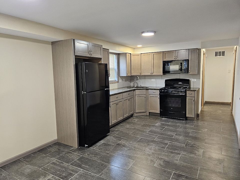 Appliances Included
Granite Counter Top
Kitchen is well-lit