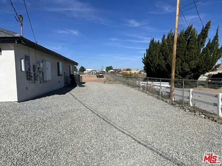 11548 11th Ave — Photo 4