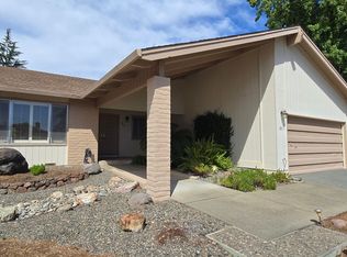 8811 Oak Trail Dr, Santa Rosa, CA 95409