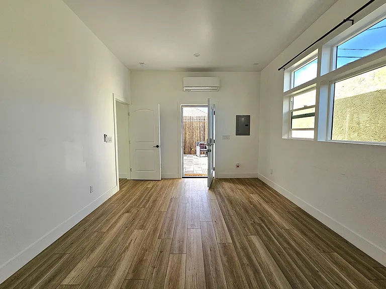 2711 W 60th St — Photo 34