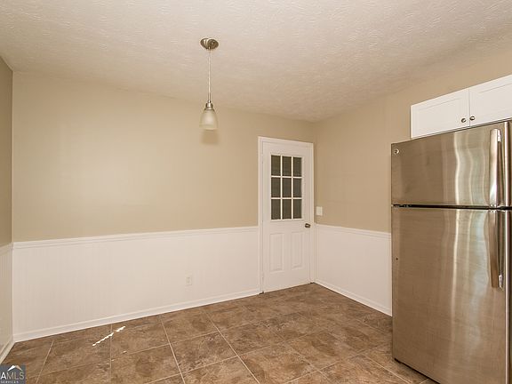 5th image of 684 Lookout Ct