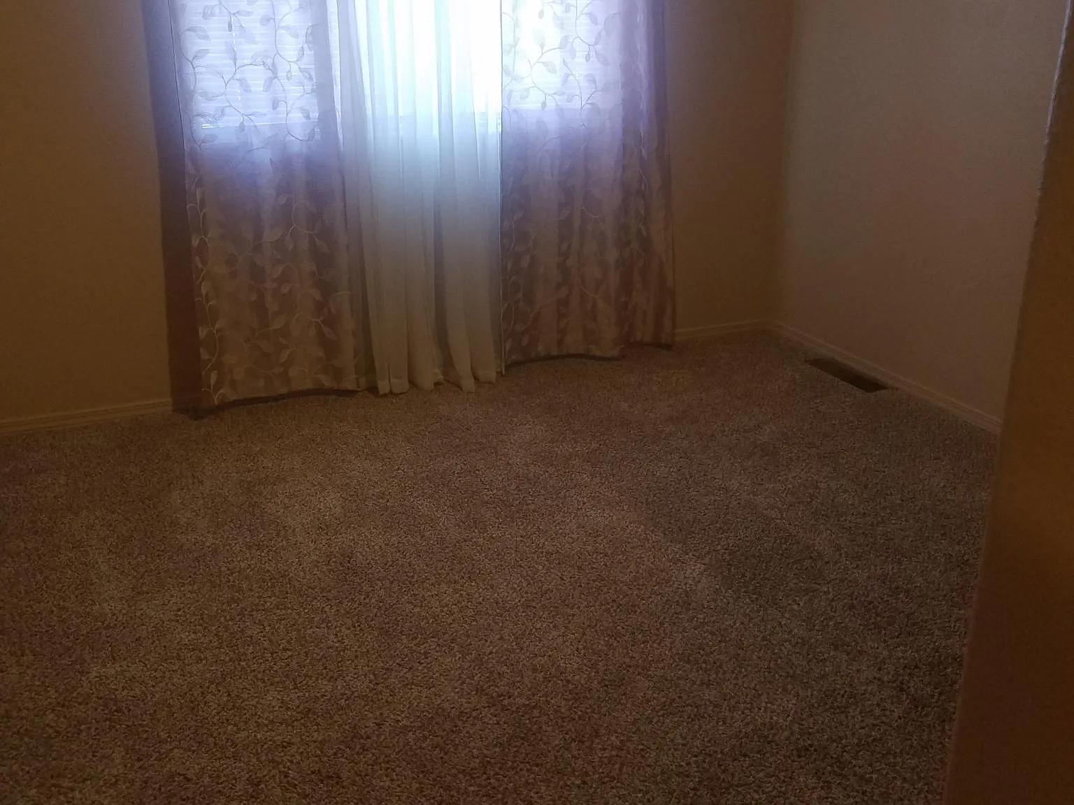 3 bed, 2.5 bath, 1400 sqft, $1,200 — Photo 3